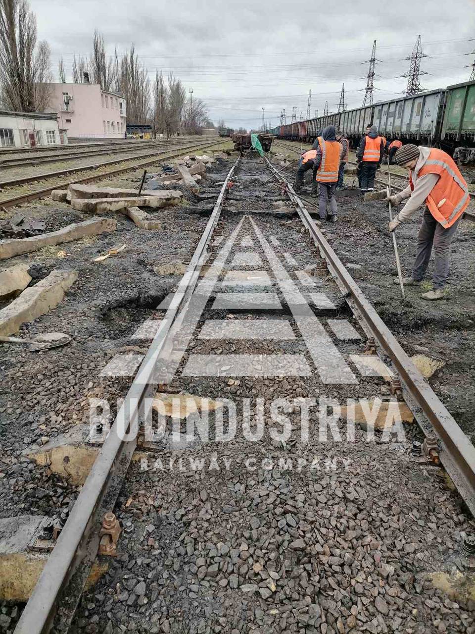 Будівництво та ремонт залізниць